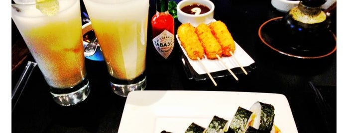 Sushi Roll is one of Tempat yang Disukai Romelia.