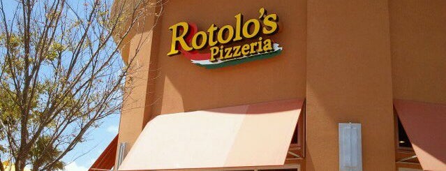 Rotolo's Pizzeria is one of Brittney'in Beğendiği Mekanlar.