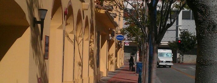 Comerica Bank is one of Lugares favoritos de Dee.