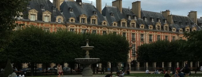 Place des Vosges is one of World Sites.