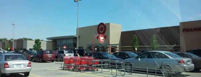 Target is one of สถานที่ที่บันทึกไว้ของ Amy.