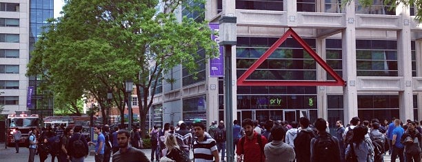 NYU Bern Dibner Library of Science and Technology is one of Sofia'nın Beğendiği Mekanlar.