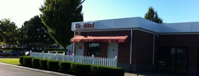 76 Gas Station & Car Wash is one of Lugares favoritos de Jennifer.