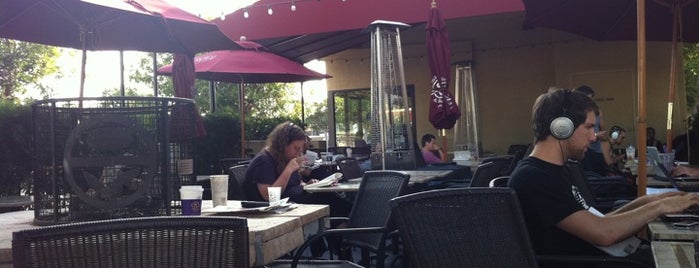 The Coffee Bean & Tea Leaf is one of Lisa's Saved Places.