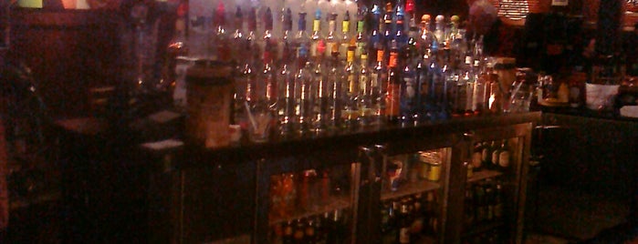 Panini's Bar and Grill is one of Tempat yang Disukai Steve.