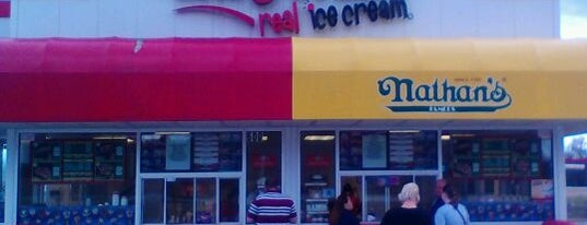 Bruster's Real Ice Cream is one of Jazzy’s Liked Places.