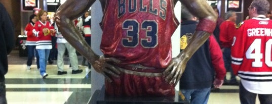 Scottie Pippen Statue by Julie Rotblatt-Amrany is one of Luoghi che meritano.