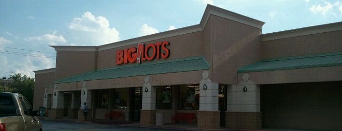 Big Lots is one of Locais curtidos por Terrence.