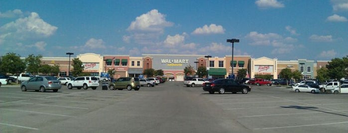 Walmart Supercenter is one of Lieux qui ont plu à Jess.
