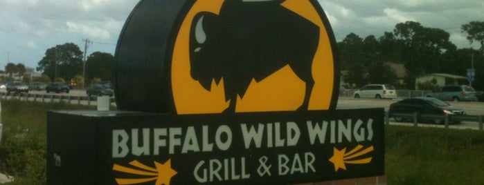 Buffalo Wild Wings is one of Orte, die Bayana gefallen.