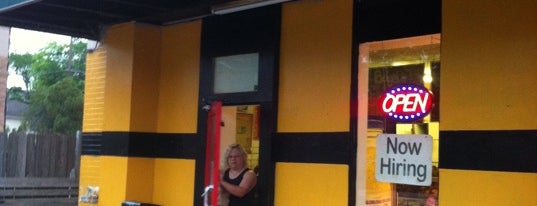 Hot Bagel Shop is one of สถานที่ที่บันทึกไว้ของ Kristin.