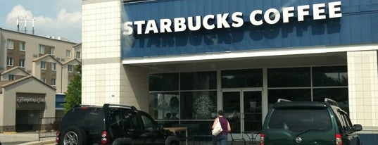 Starbucks is one of Orte, die Rob gefallen.