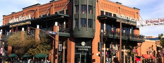 Starbucks is one of Lugares favoritos de Moheet.