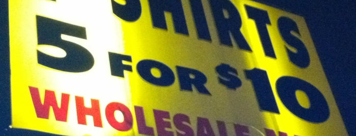 T-Shirt Wholesale Mart is one of Alisonさんのお気に入りスポット.