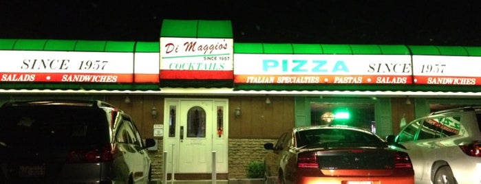 Dimaggios Pizza & Burgers is one of Lugares favoritos de Stanley.