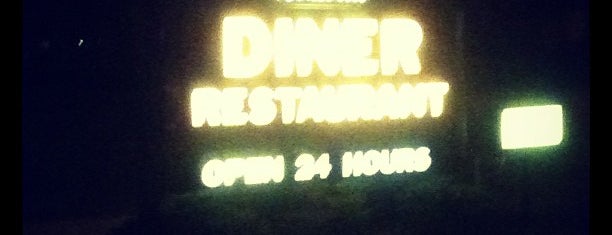Montville Diner is one of Tempat yang Disukai Tom.