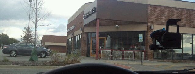 Chipotle Mexican Grill is one of Tempat yang Disukai Mark.