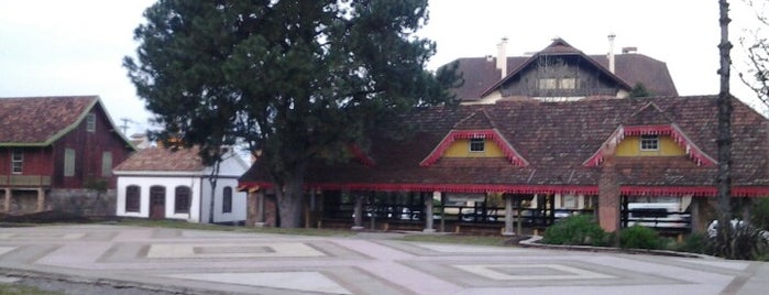 Gramado Bus Station is one of Lugares.