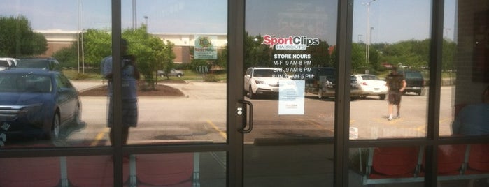 Sport Clips is one of Drewさんのお気に入りスポット.