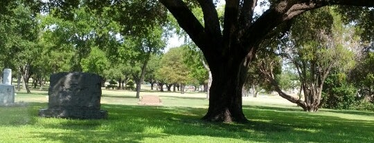 Greenwood Cemetery is one of สถานที่ที่ Luis ถูกใจ.