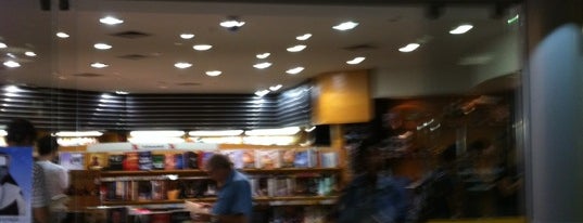 Livraria Aeroporto is one of Isabelさんのお気に入りスポット.