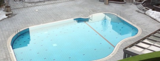 Outdoor Pool is one of Lugares favoritos de Matei.
