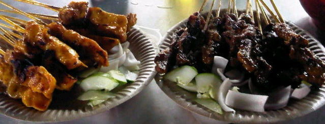 Gurney Drive Hawker Centre is one of Famous Food Spot.