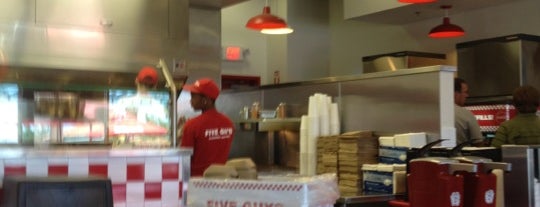 Five Guys is one of Lieux qui ont plu à Mark.