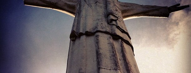 Monumento a Cristo Rey is one of Lugares en Colombia!!!! :D.