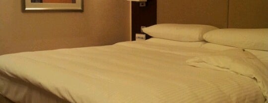 香格里拉大酒店 Shangri-La Hotel is one of Steven : понравившиеся места.
