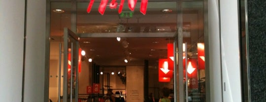 H&M is one of Locais curtidos por maria.