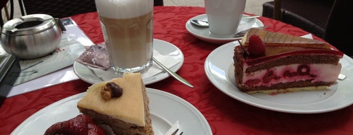 Café Blum is one of Posti che sono piaciuti a Saad.