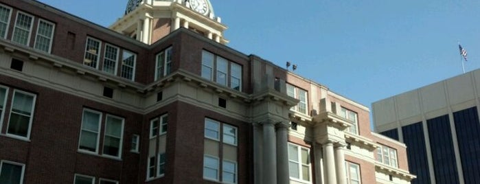 Bibb County Courthouse is one of สถานที่ที่ Lizzie ถูกใจ.