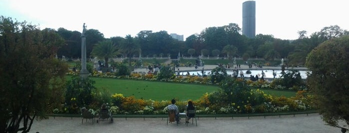Luxembourg Garden is one of belos locais no mundo.