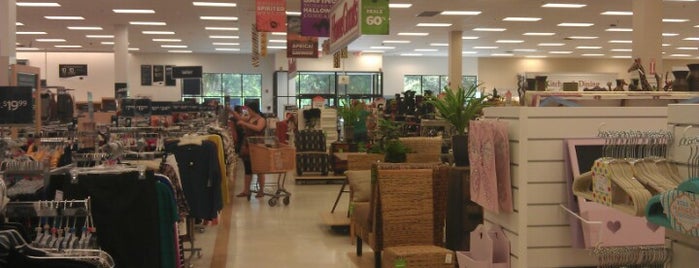 HomeGoods is one of Christineさんのお気に入りスポット.
