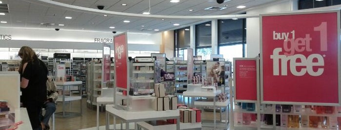 ULTA Beauty is one of Maggieさんのお気に入りスポット.