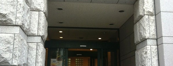 Nihonbashi Library is one of 図書館.