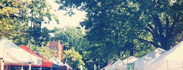 Down to Earth Park Slope Farmers Market is one of Tempat yang Disukai Cindy.