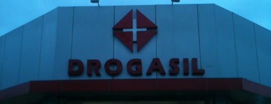 Drogasil is one of สถานที่ที่ Menossi, ถูกใจ.