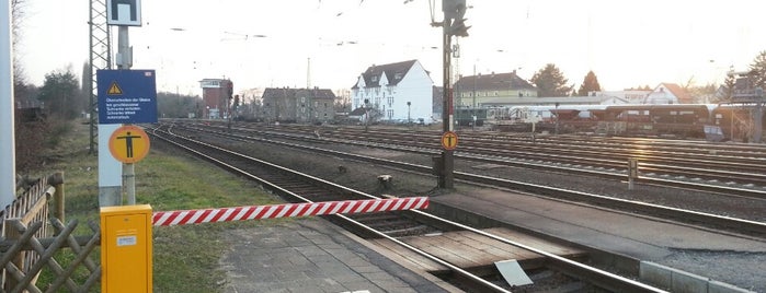 Bahnhof Darmstadt-Kranichstein is one of Bf's Rhein-Main.