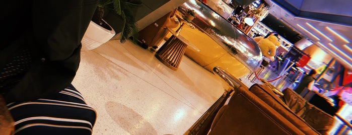 Qataf Cafe is one of Tempat yang Disukai Divya.