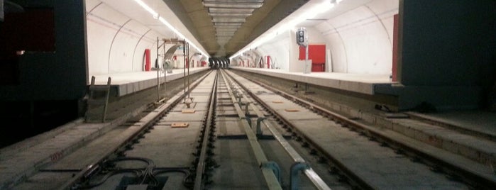 Göztepe Metro İstasyonu is one of Tempat yang Disukai Sarper.