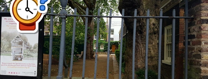 Geffrye Museum Gardens is one of Tempat yang Disukai Kristian.