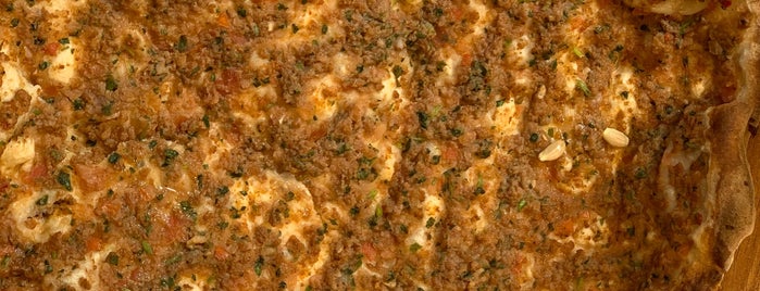Halil Lahmacun is one of Istanbul Street Food.