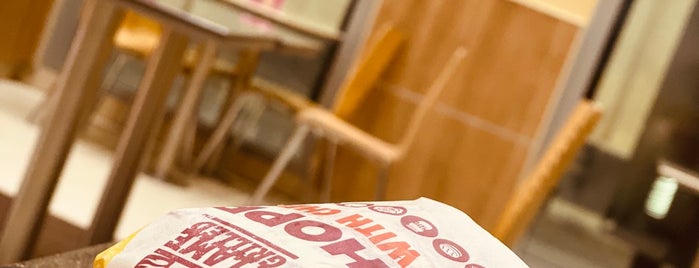 Burger King is one of Noura ✨'ın Beğendiği Mekanlar.