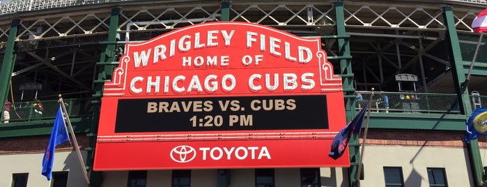 Wrigley Field is one of Lieux qui ont plu à Spencer.