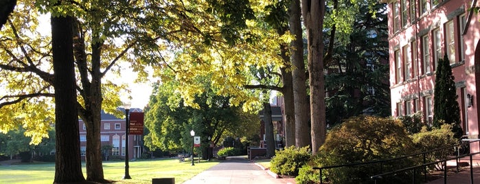 Ford Hall is one of Willamette University.