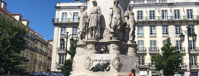 Praça Luís de Camões is one of Locais curtidos por Erika Rae.