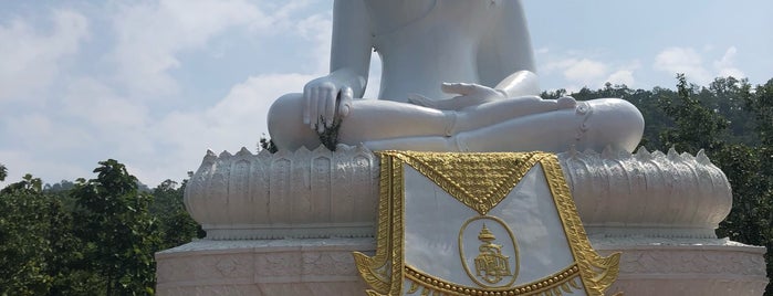 Big White Buddha is one of Tempat yang Disukai Erika Rae.