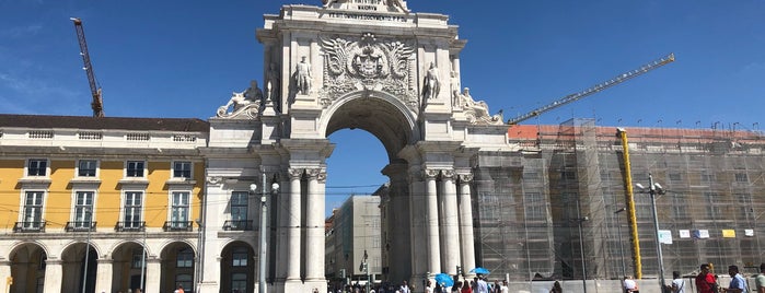 Praça do Comércio is one of Posti che sono piaciuti a Erika Rae.